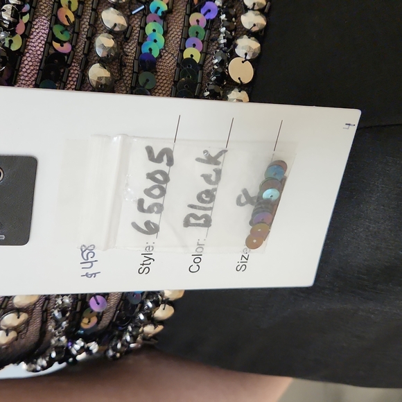 NWT Size 6 Black Mac Duggal Gown - Picture 11 of 13